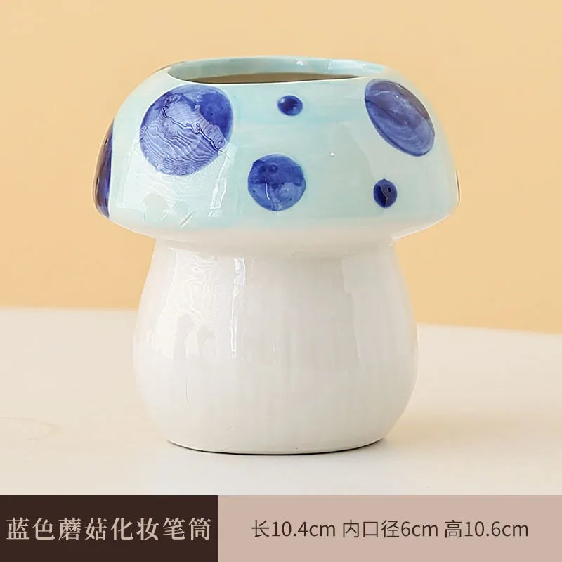 Mushroom pen holder ceramic desktop cute girl pen holder Office stationery shelf creative home decoration ornaments